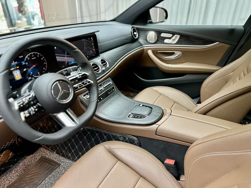 Mercedes-Benz E-Class 2022 Restyling E 300 L Luxury type sports car interior photo 9