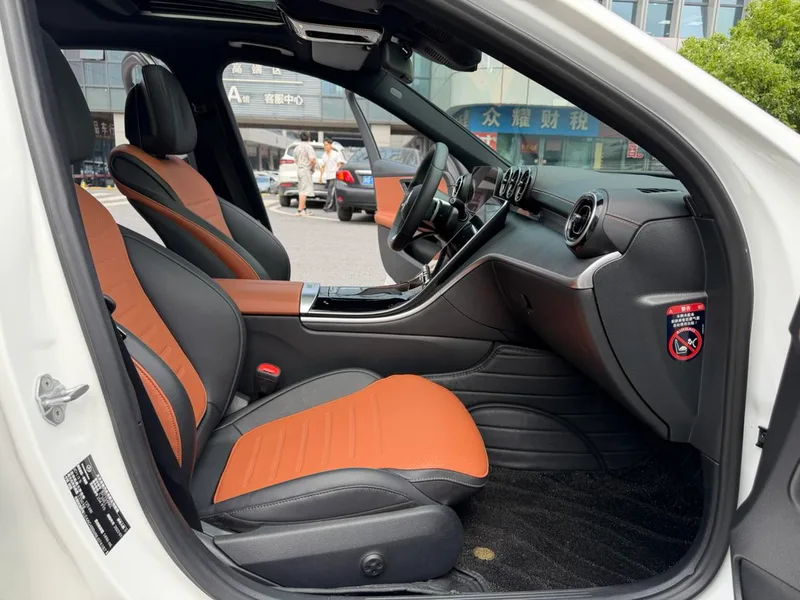 Mercedes-Benz C-Class 2022 Reforma C 200 L Versión deportiva interior foto 9