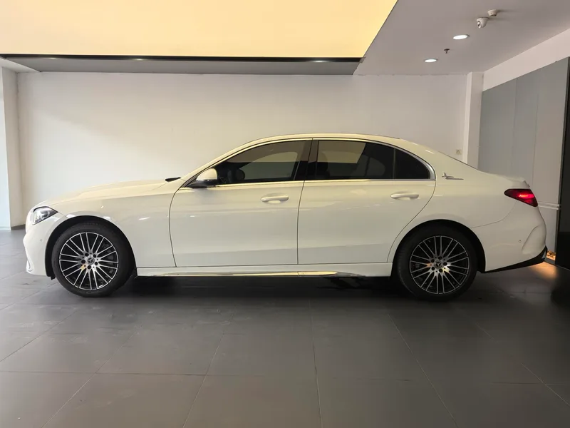 Mercedes-Benz C-Class 2024 Tres cambios C 260 L Versión deportiva exterior foto 3