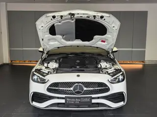 Mercedes-Benz C-Class 2024 Tres cambios C 260 L Versión deportiva interior foto 10