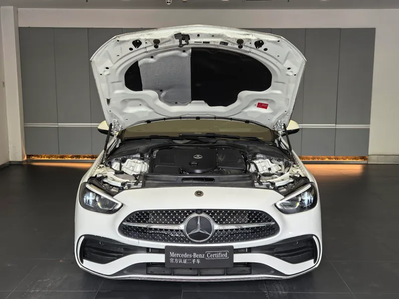 Mercedes-Benz C-Class 2024 Tres cambios C 260 L Versión deportiva interior foto 10