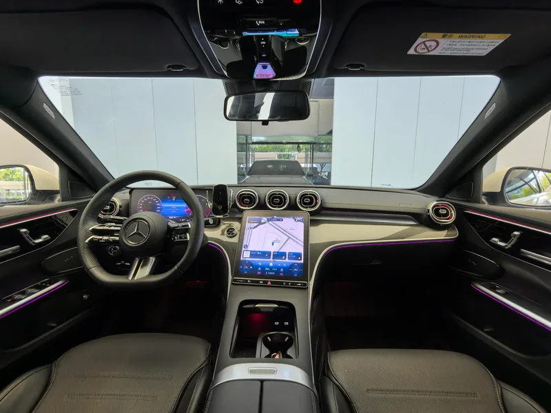 Mercedes-Benz C-Class 2024 Tres cambios C 260 L Versión deportiva interior foto 11