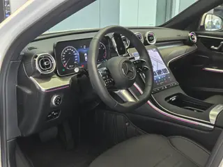 Mercedes-Benz C-Class 2024 Tres cambios C 260 L Versión deportiva interior foto 12