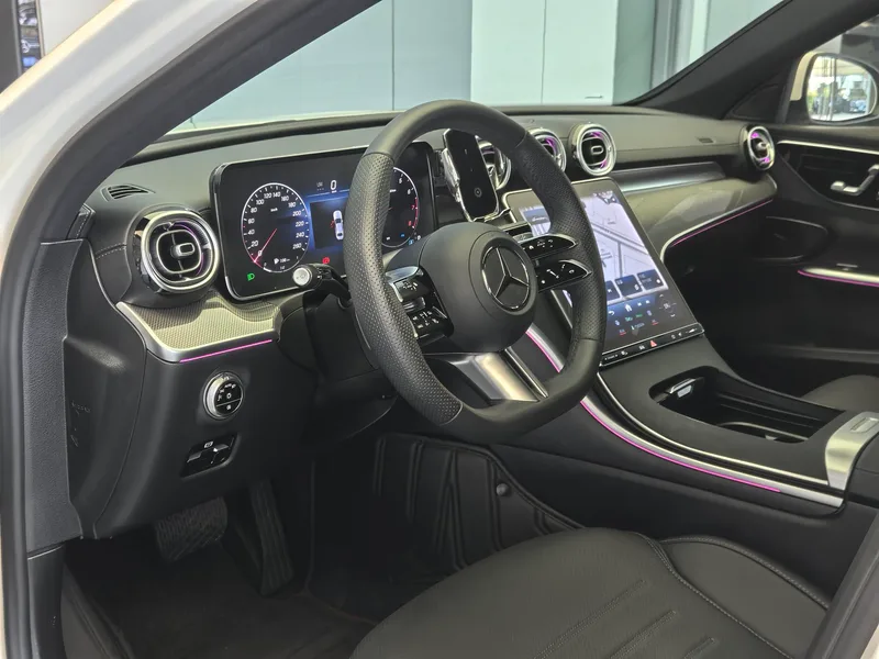 Mercedes-Benz C-Class 2024 Tres cambios C 260 L Versión deportiva interior foto 12