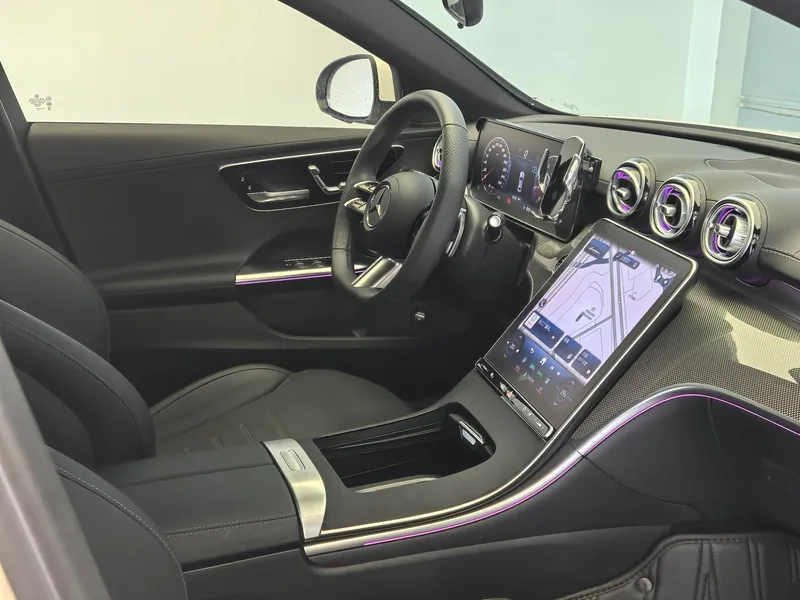 Mercedes-Benz C-Class 2024 Tres cambios C 260 L Versión deportiva interior foto 13