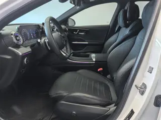 Mercedes-Benz C-Class 2024 Tres cambios C 260 L Versión deportiva interior foto 14