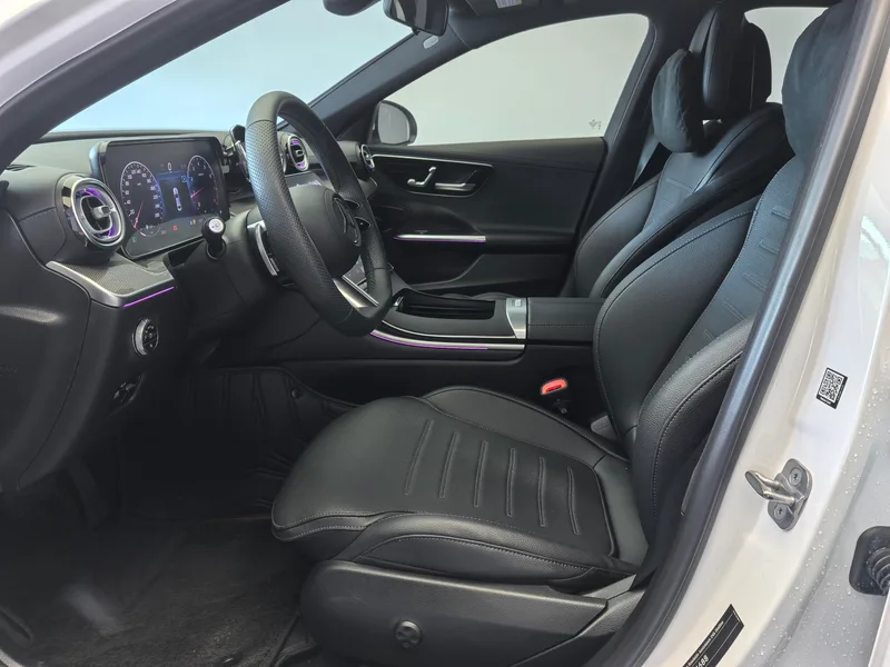 Mercedes-Benz C-Class 2024 Tres cambios C 260 L Versión deportiva interior foto 14