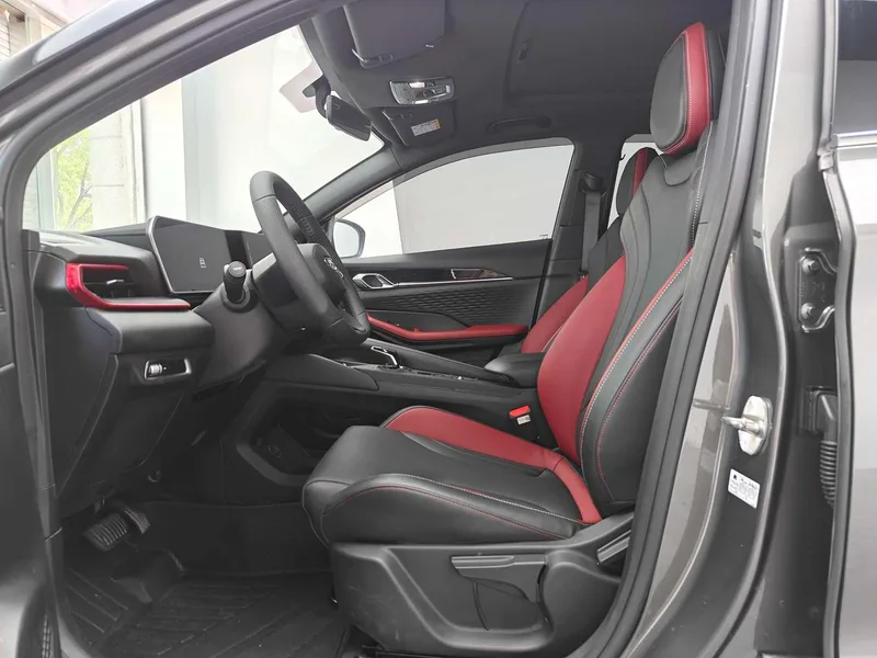 Geely Coolray 2023 Binyue COOL 1.5T DCT Edición campeona interior foto 6 Geely Coolray 2023 Binyue COOL 1.5T DCT Edición campeona interior foto 6