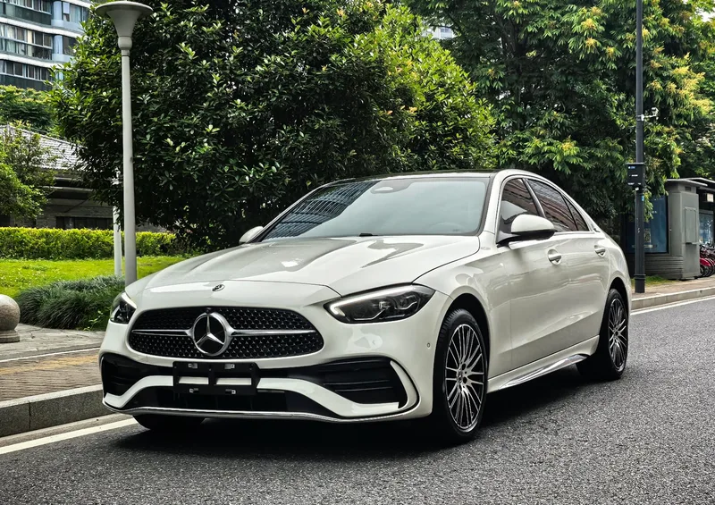 Mercedes-Benz C-Class 2025 C 260 L Versión deportiva exterior foto 1 Mercedes-Benz C-Class 2025 C 260 L Versión deportiva exterior foto 1