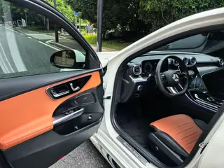 Mercedes-Benz C-Class 2025 C 260 L Versión deportiva interior foto 9 Mercedes-Benz C-Class 2025 C 260 L Versión deportiva interior foto 9