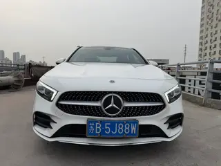 Mercedes-Benz A-Class 2022 A 200 L Edición de moda de coche deportivo exterior foto 2