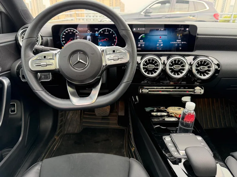 Mercedes-Benz A-Class 2022 A 200 L Edición de moda de coche deportivo interior foto 14