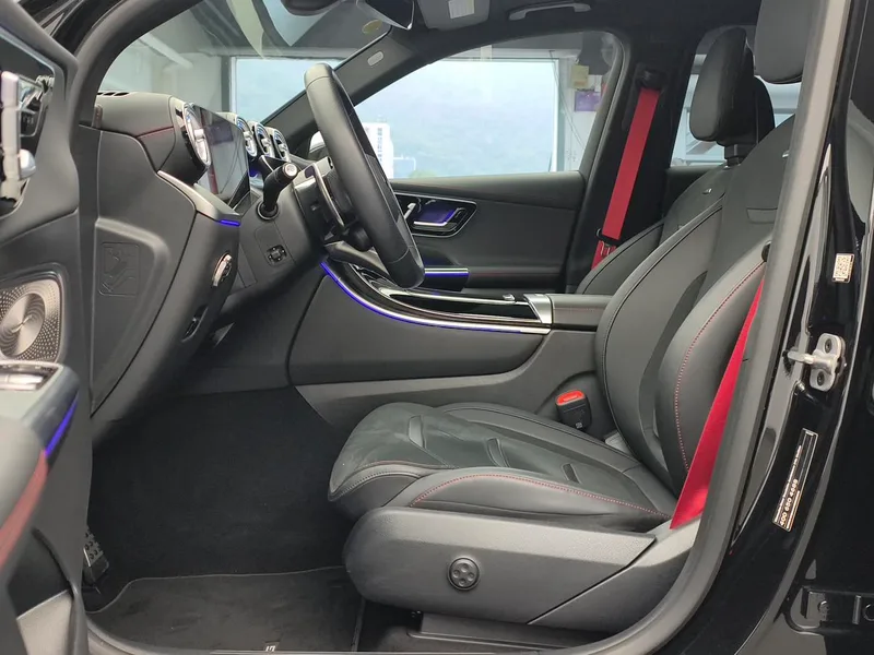 Mercedes-Benz GLC AMG 2025 AMG GLC 43 4MATIC interior photo 12 Mercedes-Benz GLC AMG 2025 AMG GLC 43 4MATIC interior photo 12