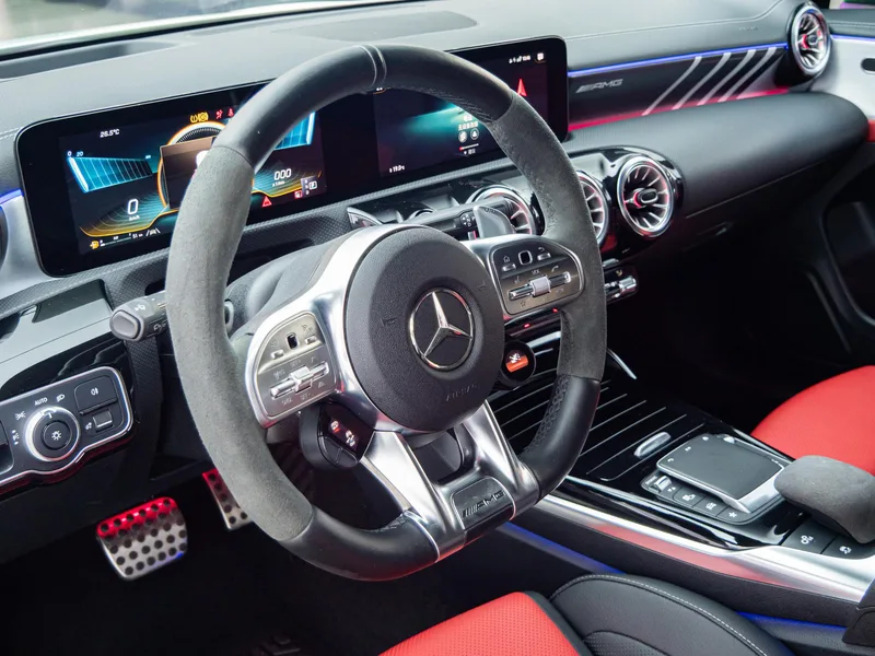 Mercedes-Benz CLA AMG 2021 AMG CLA 45 4MATIC intérieur photo 16 Mercedes-Benz CLA AMG 2021 AMG CLA 45 4MATIC intérieur photo 16