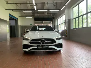 Mercedes-Benz C-Class 2023 C 260 L Versión deportiva exterior foto 2 Mercedes-Benz C-Class 2023 C 260 L Versión deportiva exterior foto 2