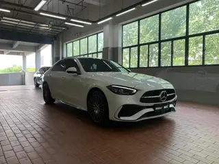 Mercedes-Benz C-Class 2023 C 260 L Versión deportiva exterior foto 3 Mercedes-Benz C-Class 2023 C 260 L Versión deportiva exterior foto 3