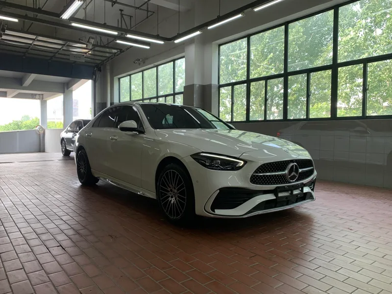Mercedes-Benz C-Class 2023 C 260 L Versión deportiva exterior foto 3 Mercedes-Benz C-Class 2023 C 260 L Versión deportiva exterior foto 3