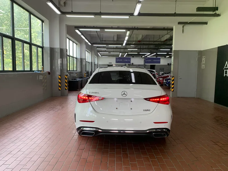 Mercedes-Benz C-Class 2023 C 260 L Versión deportiva exterior foto 8 Mercedes-Benz C-Class 2023 C 260 L Versión deportiva exterior foto 8