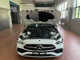 Mercedes-Benz C-Class 2023 C 260 L Versión deportiva interior foto 16 Mercedes-Benz C-Class 2023 C 260 L Versión deportiva interior foto 16