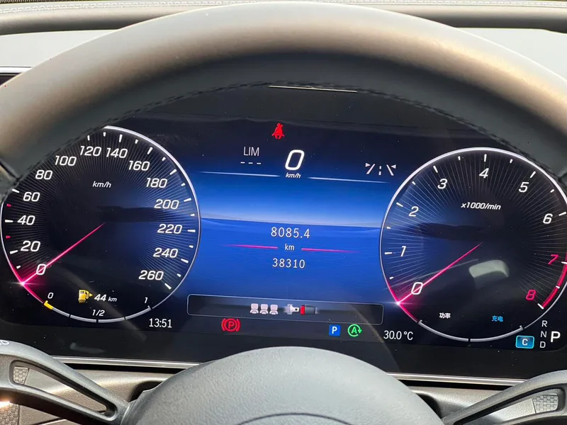 Mercedes-Benz C-Class 2023 C 260 L Sports version interior photo 9 Mercedes-Benz C-Class 2023 C 260 L Sports version interior photo 9