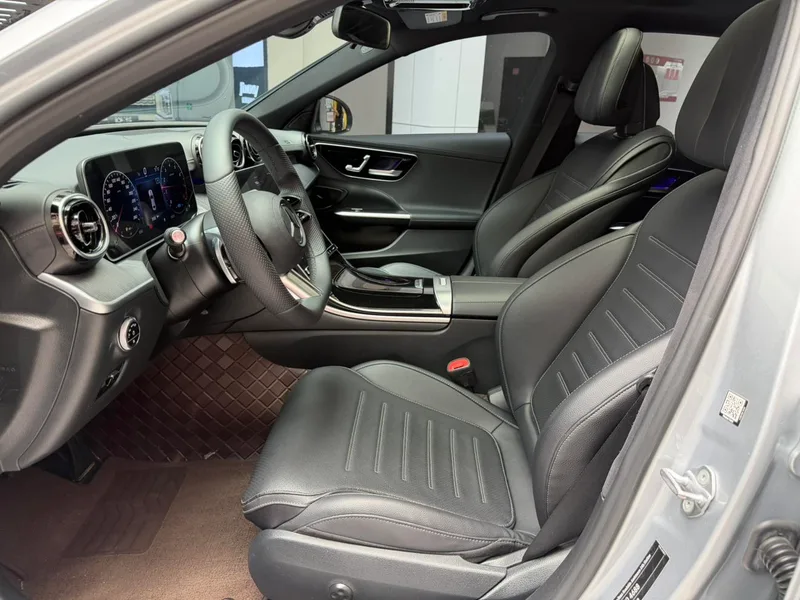 Mercedes-Benz C-Class 2022 C 200 L Sports version interior photo 11 Mercedes-Benz C-Class 2022 C 200 L Sports version interior photo 11