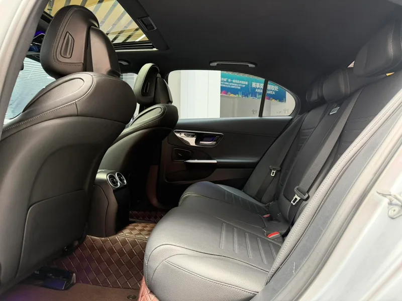 Mercedes-Benz C-Class 2022 C 200 L Sports version interior photo 12 Mercedes-Benz C-Class 2022 C 200 L Sports version interior photo 12