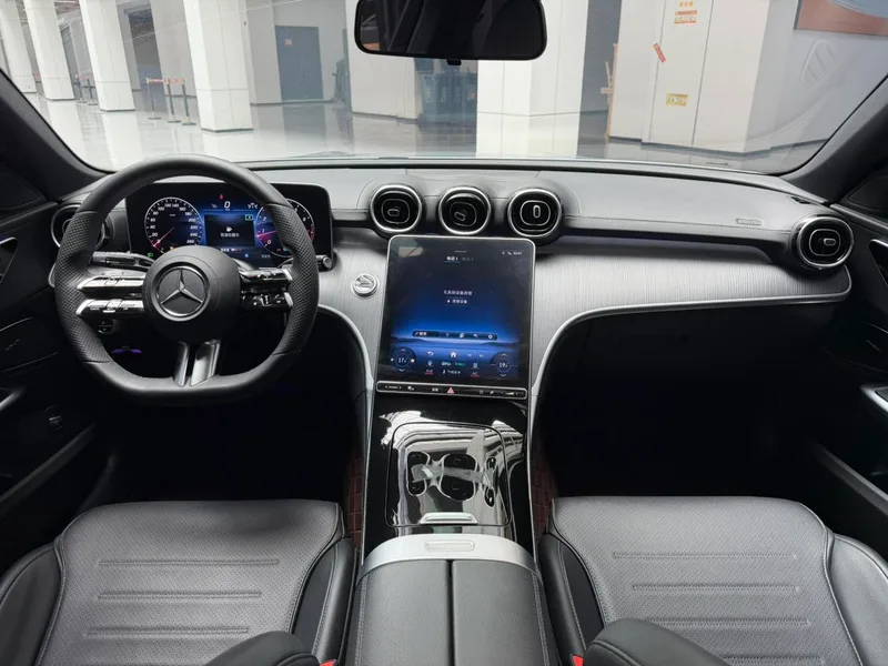 Mercedes-Benz C-Class 2022 C 200 L Sports version interior photo 13 Mercedes-Benz C-Class 2022 C 200 L Sports version interior photo 13