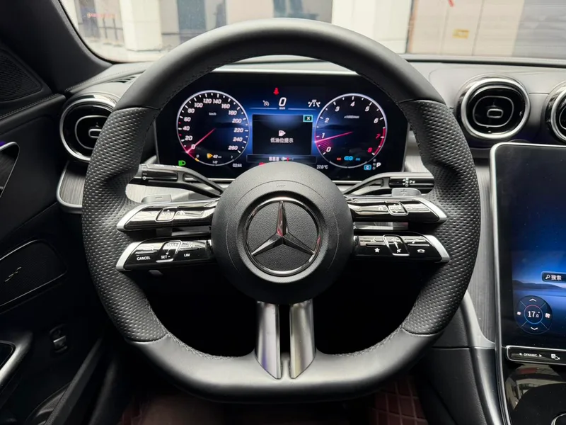 Mercedes-Benz C-Class 2022 C 200 L Sports version interior photo 15 Mercedes-Benz C-Class 2022 C 200 L Sports version interior photo 15