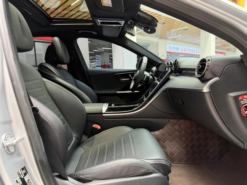 Mercedes-Benz C-Class 2022 C 200 L Sports version interior photo 17 Mercedes-Benz C-Class 2022 C 200 L Sports version interior photo 17