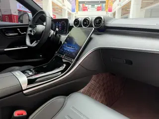 Mercedes-Benz C-Class 2022 C 200 L Sports version interior photo 18 Mercedes-Benz C-Class 2022 C 200 L Sports version interior photo 18