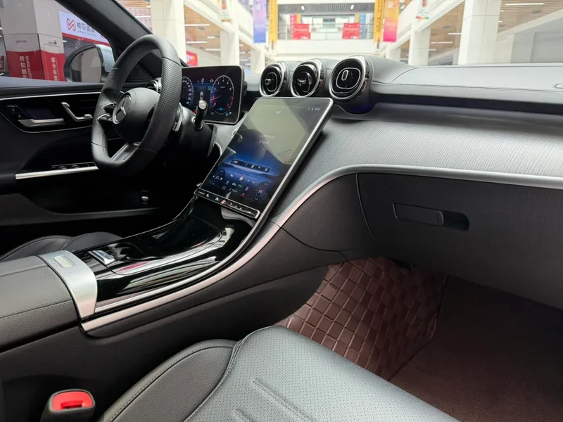 Mercedes-Benz C-Class 2022 C 200 L Sports version interior photo 18 Mercedes-Benz C-Class 2022 C 200 L Sports version interior photo 18