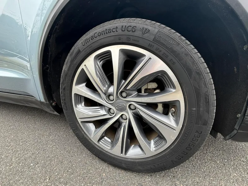 Geely Jiaji 2019 1.5TD DCT Premium Class interior photo 13 Geely Jiaji 2019 1.5TD DCT Premium Class interior photo 13