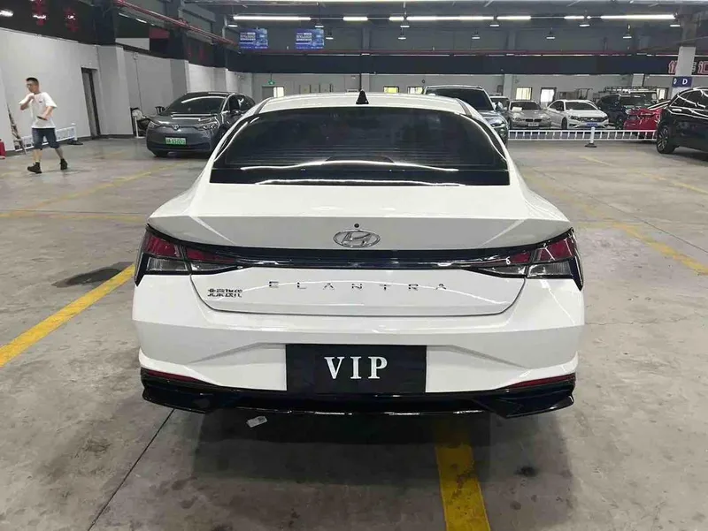 Hyundai Elantra 2022 1.5L CVT GLX Versión de élite exterior foto 5 Hyundai Elantra 2022 1.5L CVT GLX Versión de élite exterior foto 5