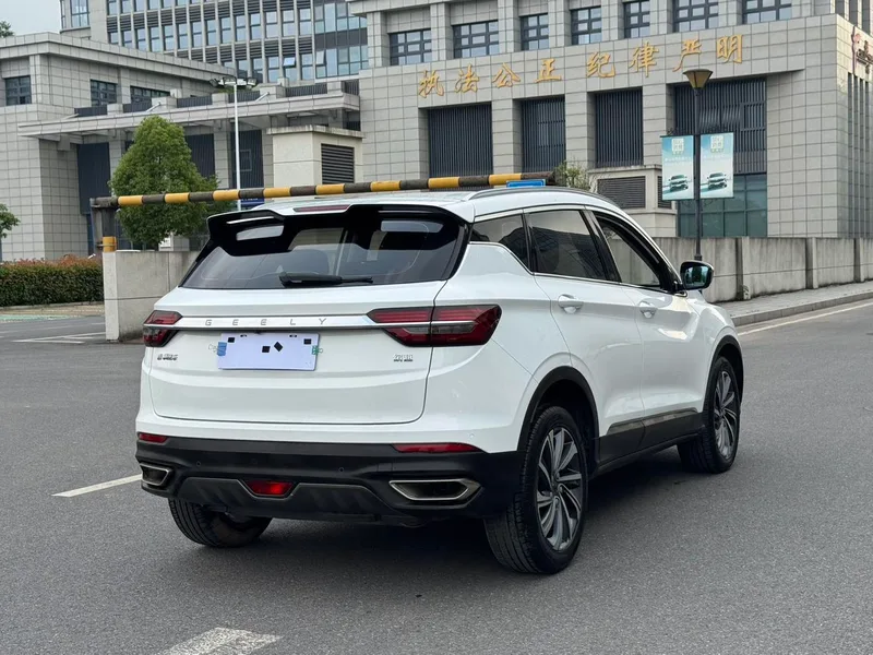 Geely Coolray 2019 Спортивная модель 260T DCT Battle Страна В. экстерьер фото 4 Geely Coolray 2019 Спортивная модель 260T DCT Battle Страна В. экстерьер фото 4