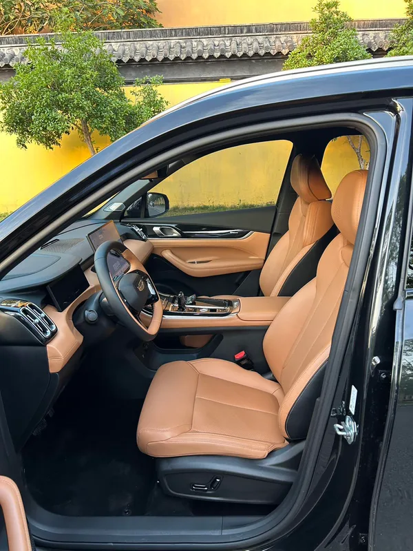 Geely Boyue L 2025 Cuarta generación 1.5TD DCT Río de montaña exterior foto 6 Geely Boyue L 2025 Cuarta generación 1.5TD DCT Río de montaña exterior foto 6
