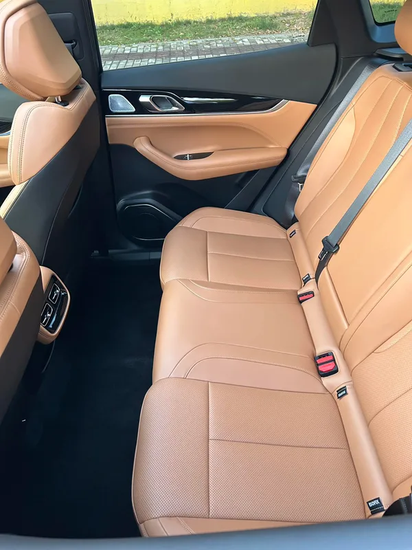 Geely Boyue L 2025 Cuarta generación 1.5TD DCT Río de montaña interior foto 13 Geely Boyue L 2025 Cuarta generación 1.5TD DCT Río de montaña interior foto 13