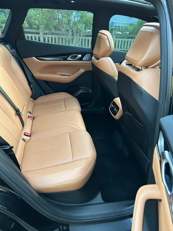 Geely Boyue L 2025 Cuarta generación 1.5TD DCT Río de montaña interior foto 14 Geely Boyue L 2025 Cuarta generación 1.5TD DCT Río de montaña interior foto 14
