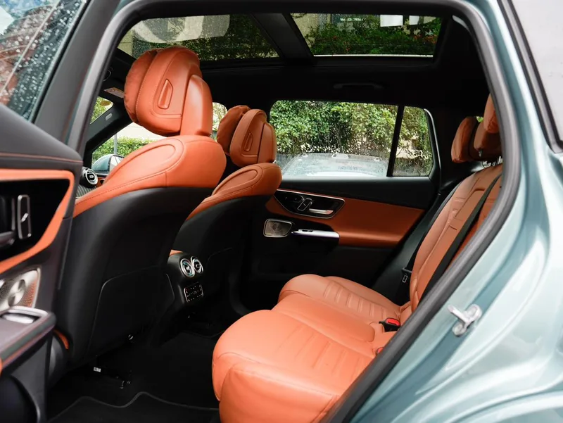 Mercedes-Benz GLC 2025 GLC 300 L 4MATIC Luxury type 5 seat interior photo 12