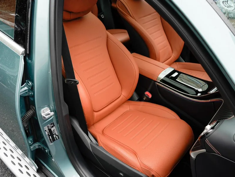 Mercedes-Benz GLC 2025 GLC 300 L 4MATIC Luxury type 5 seat interior photo 16