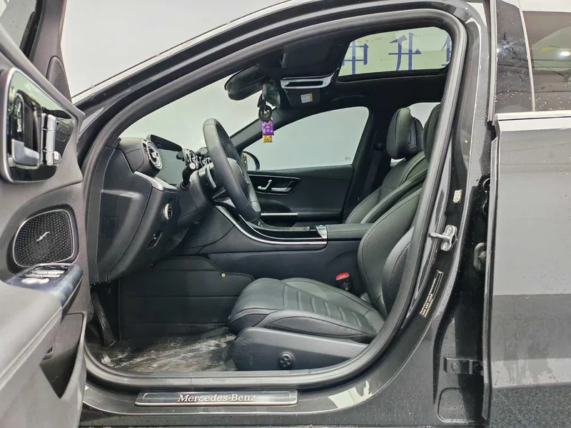 Mercedes-Benz C-Class 2024 C 260 L Versión deportiva interior foto 11 Mercedes-Benz C-Class 2024 C 260 L Versión deportiva interior foto 11