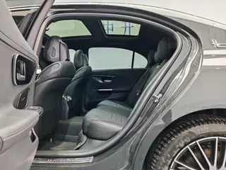 Mercedes-Benz C-Class 2024 C 260 L Versión deportiva interior foto 12 Mercedes-Benz C-Class 2024 C 260 L Versión deportiva interior foto 12