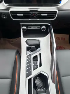 Geely Coolray 2023 1.5T DCT Edición de platino interior foto 19 Geely Coolray 2023 1.5T DCT Edición de platino interior foto 19
