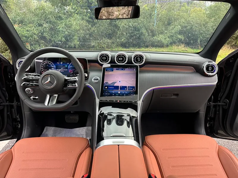 Mercedes-Benz GLC 2025 Restyling GLC 260 L 4MATIC Luxury type 5 seat interior photo 12 Mercedes-Benz GLC 2025 Restyling GLC 260 L 4MATIC Luxury type 5 seat interior photo 12