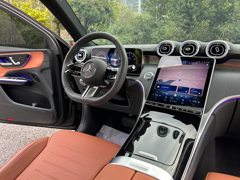 Mercedes-Benz GLC 2025 Restyling GLC 260 L 4MATIC Luxury type 5 seat interior photo 15 Mercedes-Benz GLC 2025 Restyling GLC 260 L 4MATIC Luxury type 5 seat interior photo 15