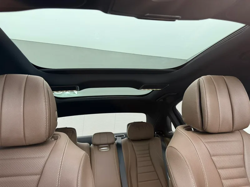 Mercedes-Benz E-Class 2023 E 260 L Coche deportivo interior foto 13 Mercedes-Benz E-Class 2023 E 260 L Coche deportivo interior foto 13