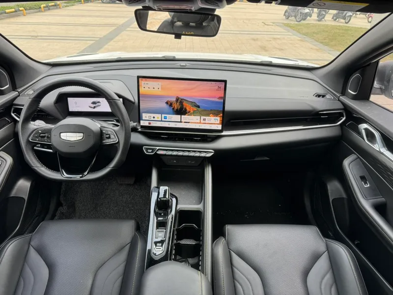 Geely Coolray 2025 Binyue L 1.5TD DCT Edición Xingyao exterior foto 6