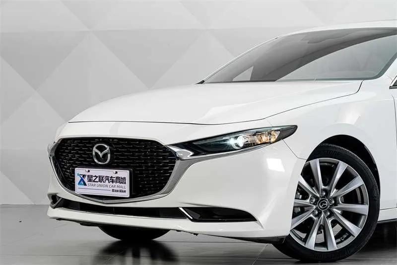 Mazda Mazda3 Axela 2021 2.0L Automatic quality elegant version exterior photo 3 Mazda Mazda3 Axela 2021 2.0L Automatic quality elegant version exterior photo 3