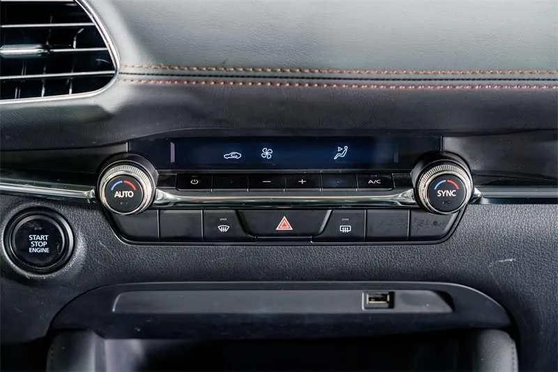 Mazda Mazda3 Axela 2021 2.0L Automatic quality elegant version interior photo 11 Mazda Mazda3 Axela 2021 2.0L Automatic quality elegant version interior photo 11