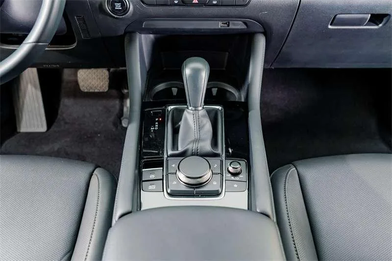 Mazda Mazda3 Axela 2021 2.0L Automatic quality elegant version interior photo 12 Mazda Mazda3 Axela 2021 2.0L Automatic quality elegant version interior photo 12