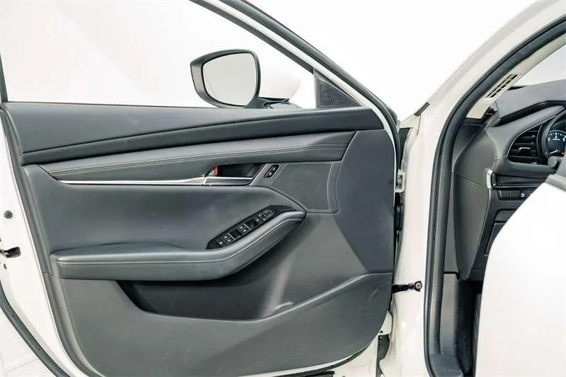 Mazda Mazda3 Axela 2021 2.0L Automatic quality elegant version interior photo 15 Mazda Mazda3 Axela 2021 2.0L Automatic quality elegant version interior photo 15